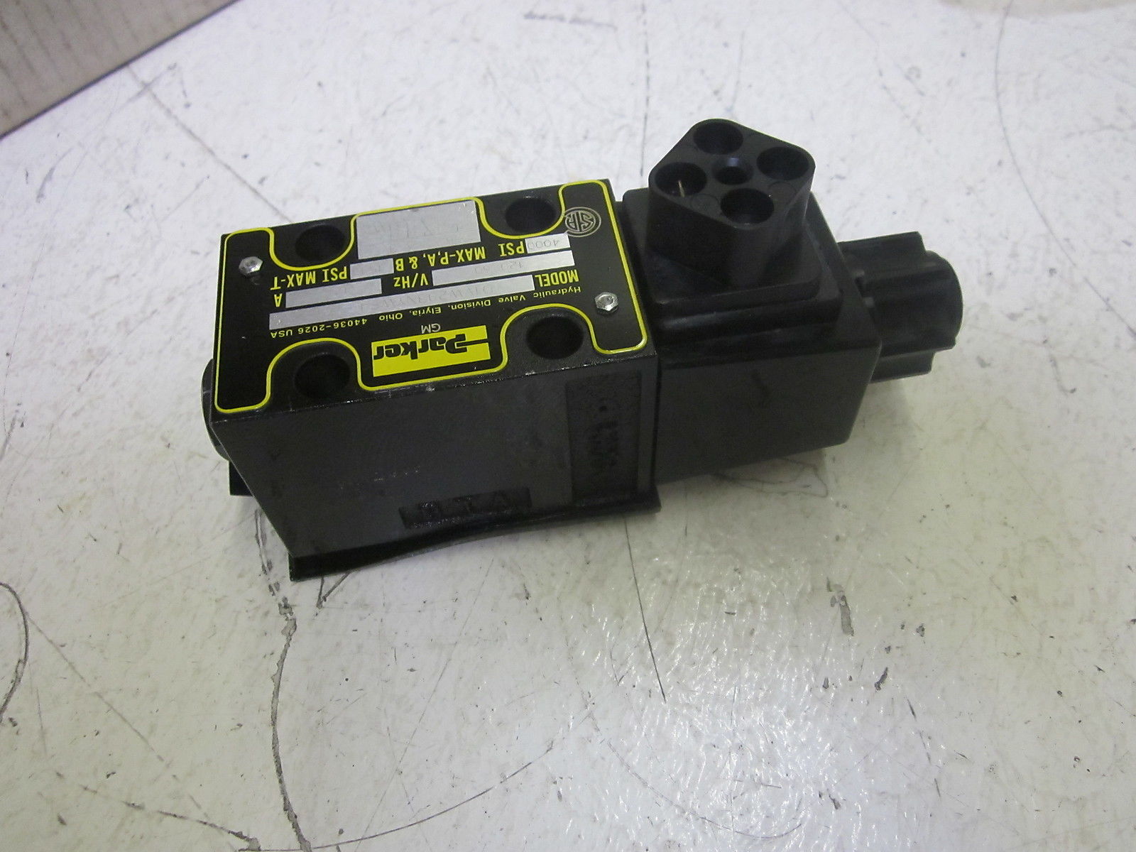 PARKER D1VW20BNYWF475 DIRECTIONAL CONTROL VALVE 120V *NEW IN BOX*