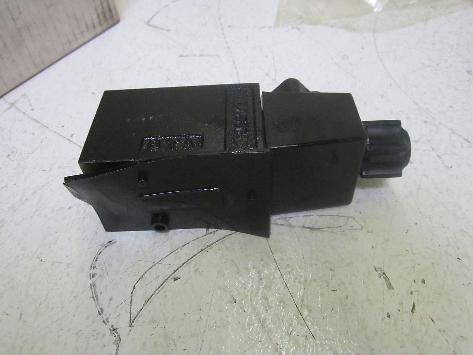 PARKER D1VW20BNYWF475 DIRECTIONAL CONTROL VALVE 120V *NEW IN BOX*