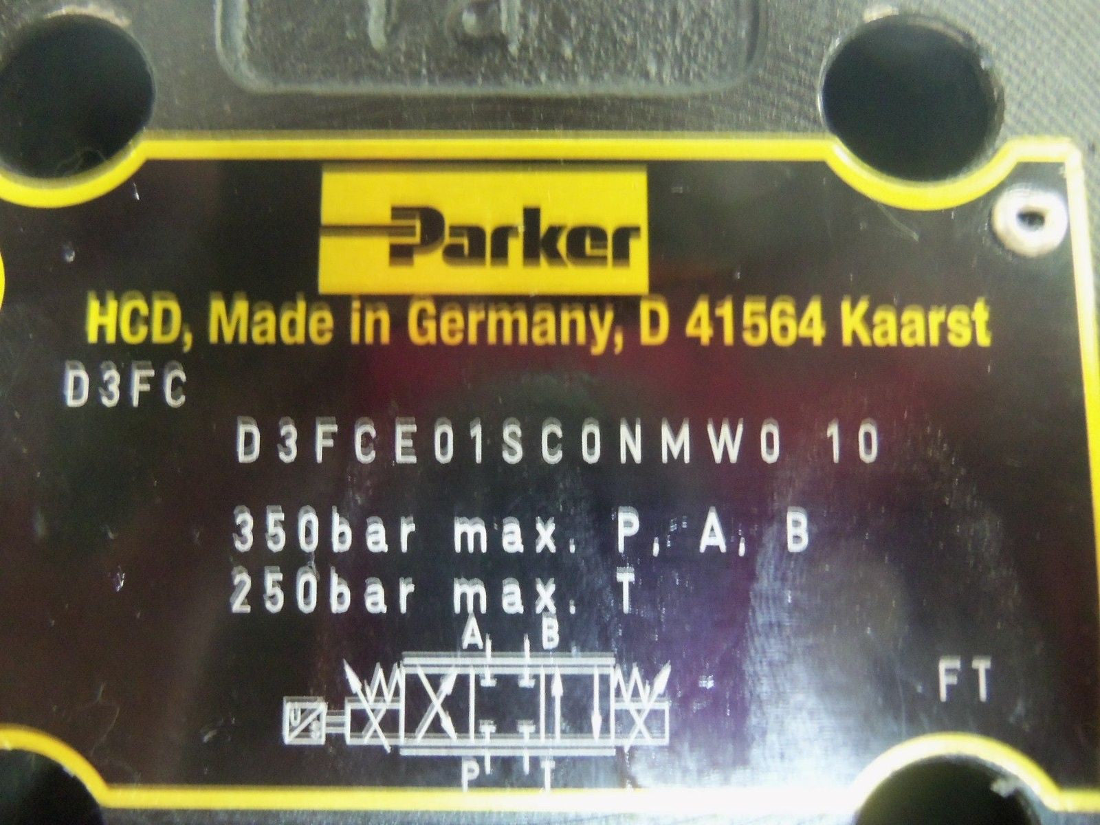 PARKER D3FCE01SC0NMW0 HYDRAULIC VALVE *NEW IN BOX*