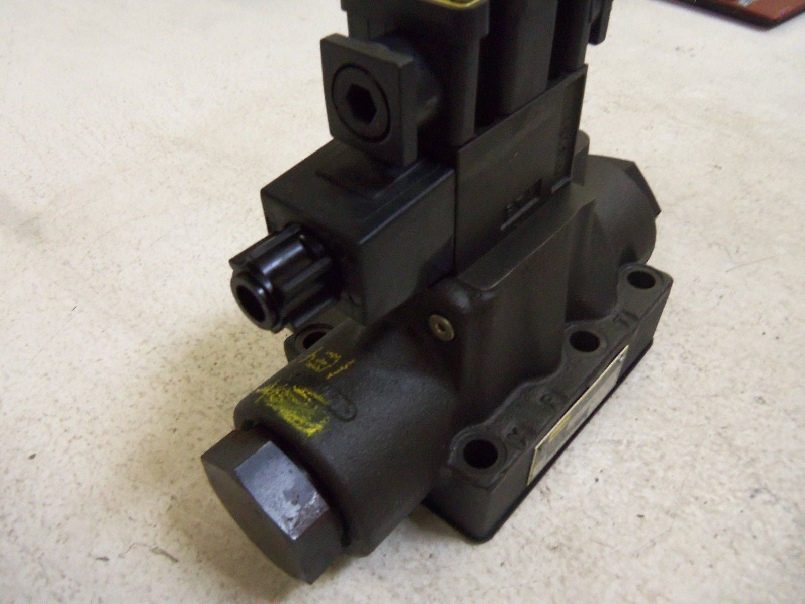PARKER D61VW1E4NYCF6 75 VALVE *USED*