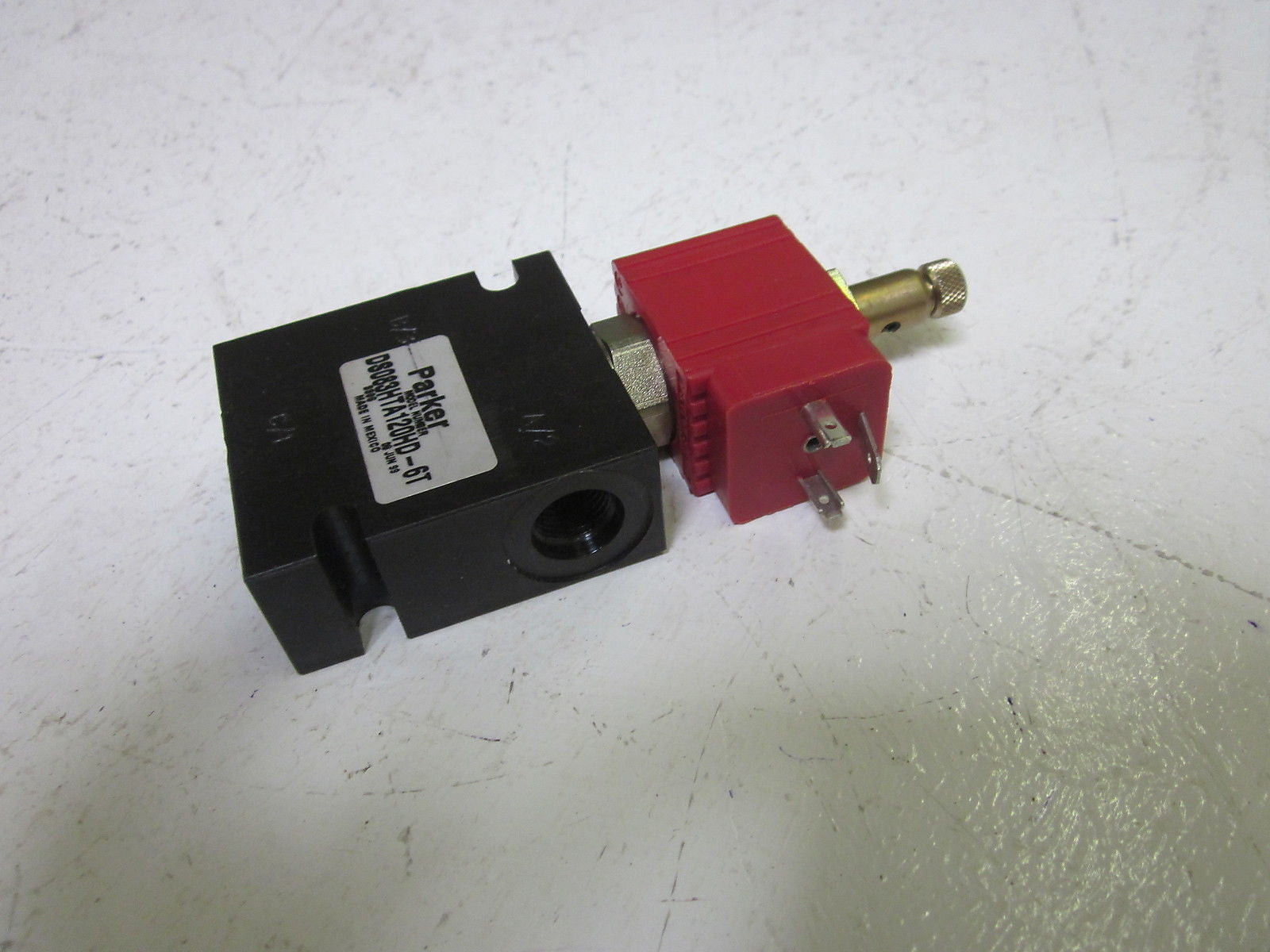 PARKER DS083HTA120HD-6T  VALVE 120VAC *USED*