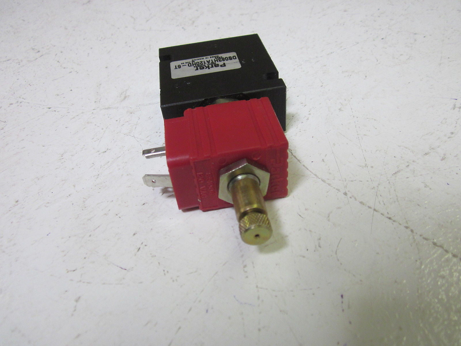 PARKER DS083HTA120HD-6T  VALVE 120VAC *USED*