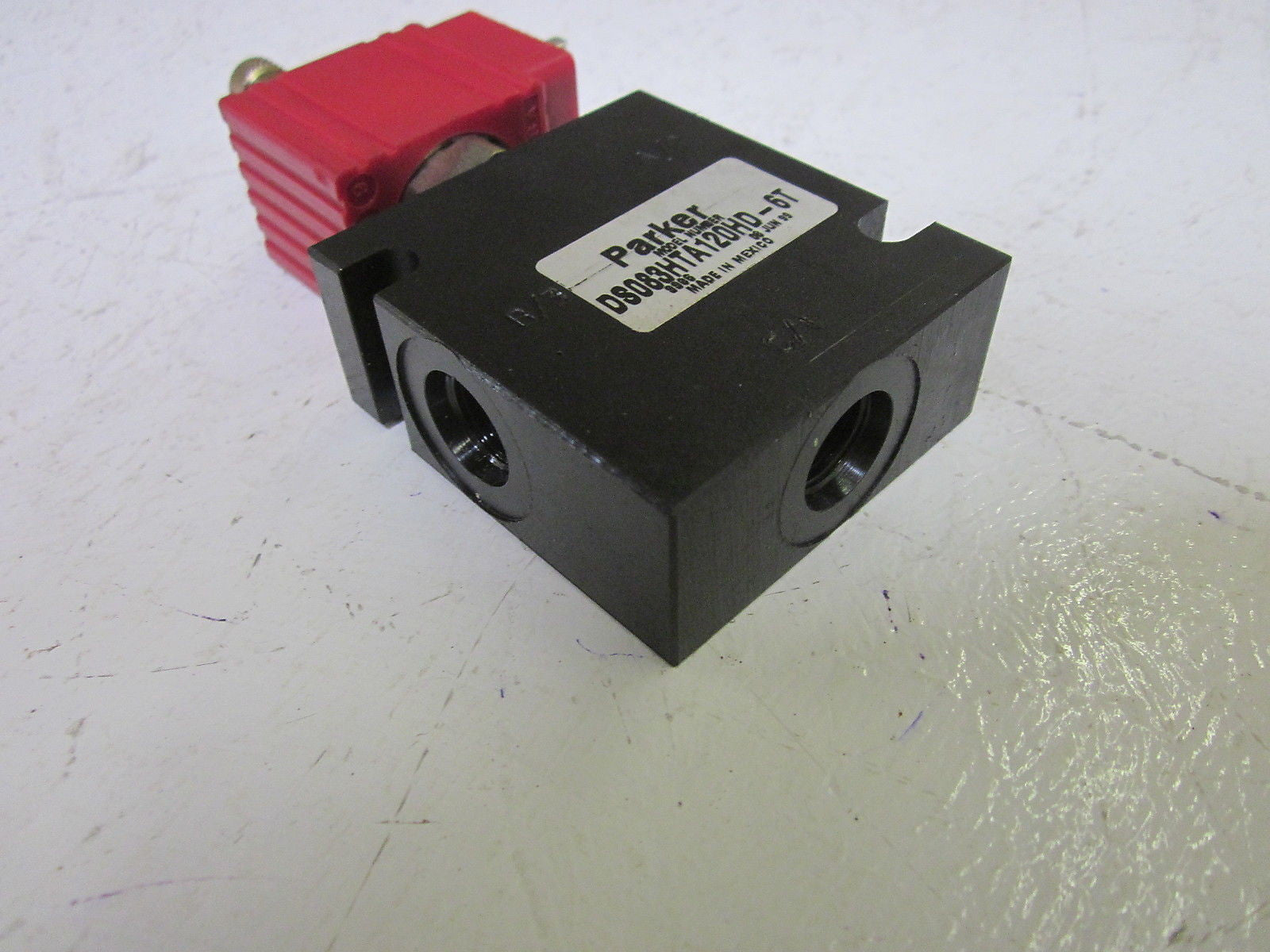 PARKER DS083HTA120HD-6T  VALVE 120VAC *USED*