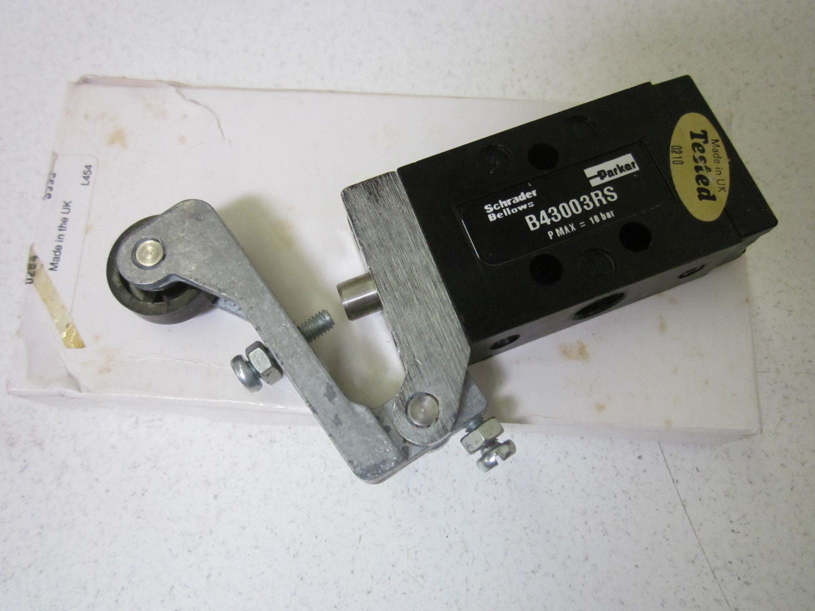 PARKER B43003RS MANUAL CONTROL VALVE *NEW IN BOX*