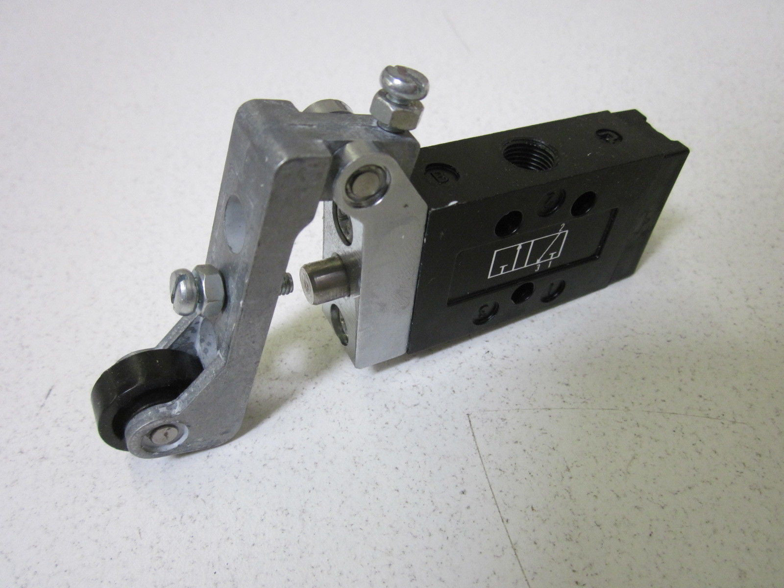 PARKER B43003RS MANUAL CONTROL VALVE *NEW IN BOX*