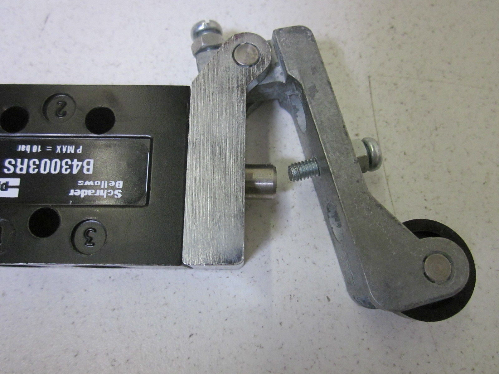 PARKER B43003RS MANUAL CONTROL VALVE *NEW IN BOX*