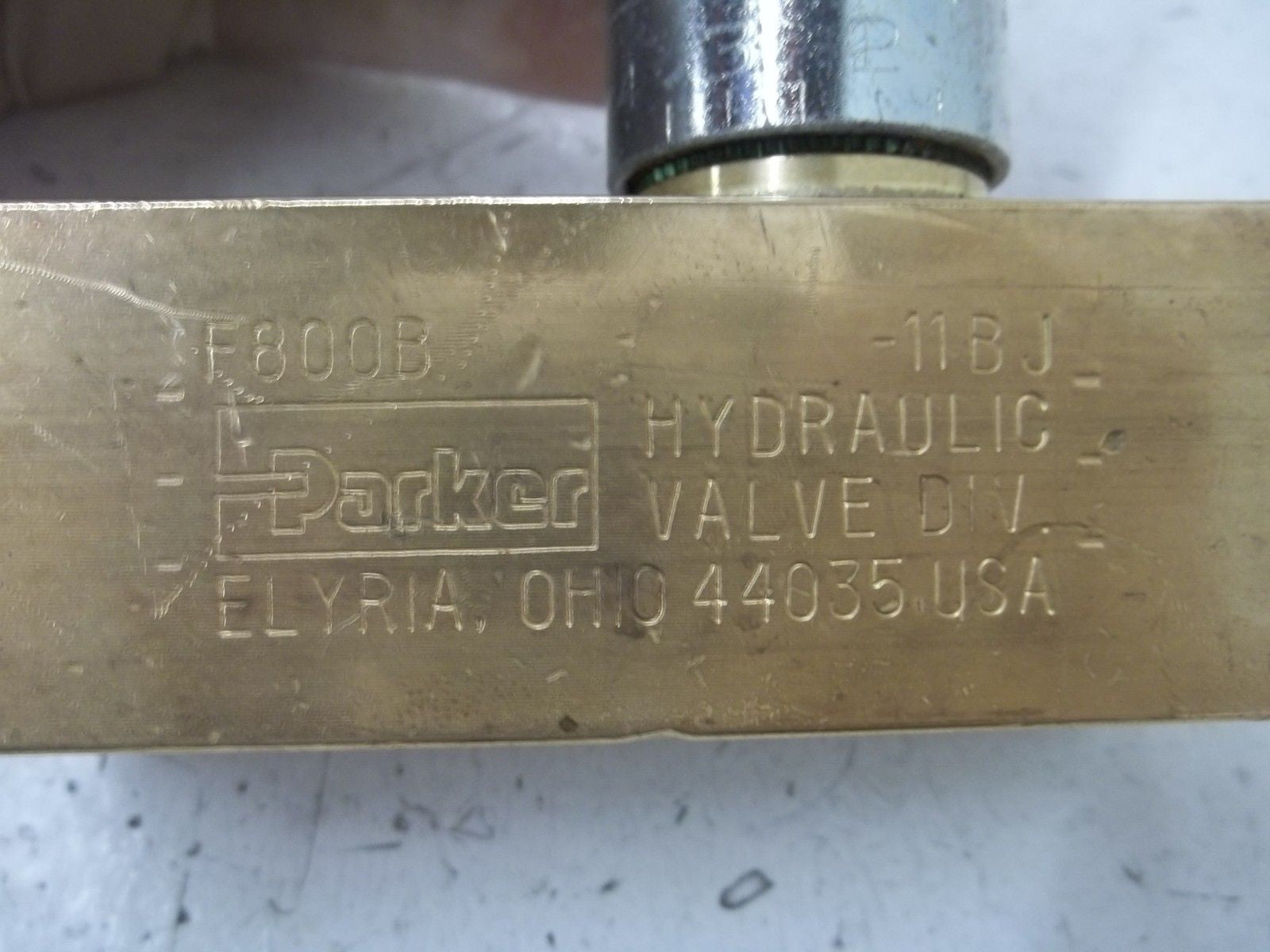 PARKER F800B HYDRAULIC VALVE (AS PICTURED)*USED*