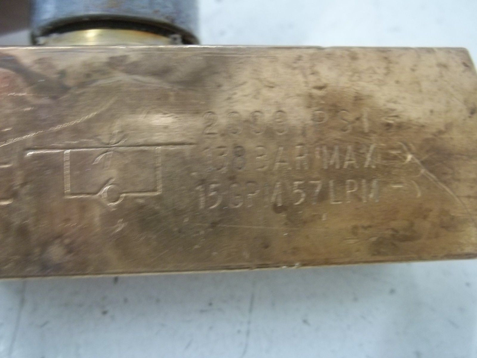 PARKER F800B HYDRAULIC VALVE (AS PICTURED)*USED*