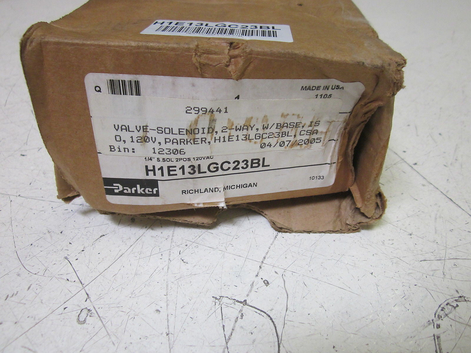 PARKER H1E13LGC23BL SOLENOID VALVE 2-WAY W/ BASE 120V *NEW IN BOX*