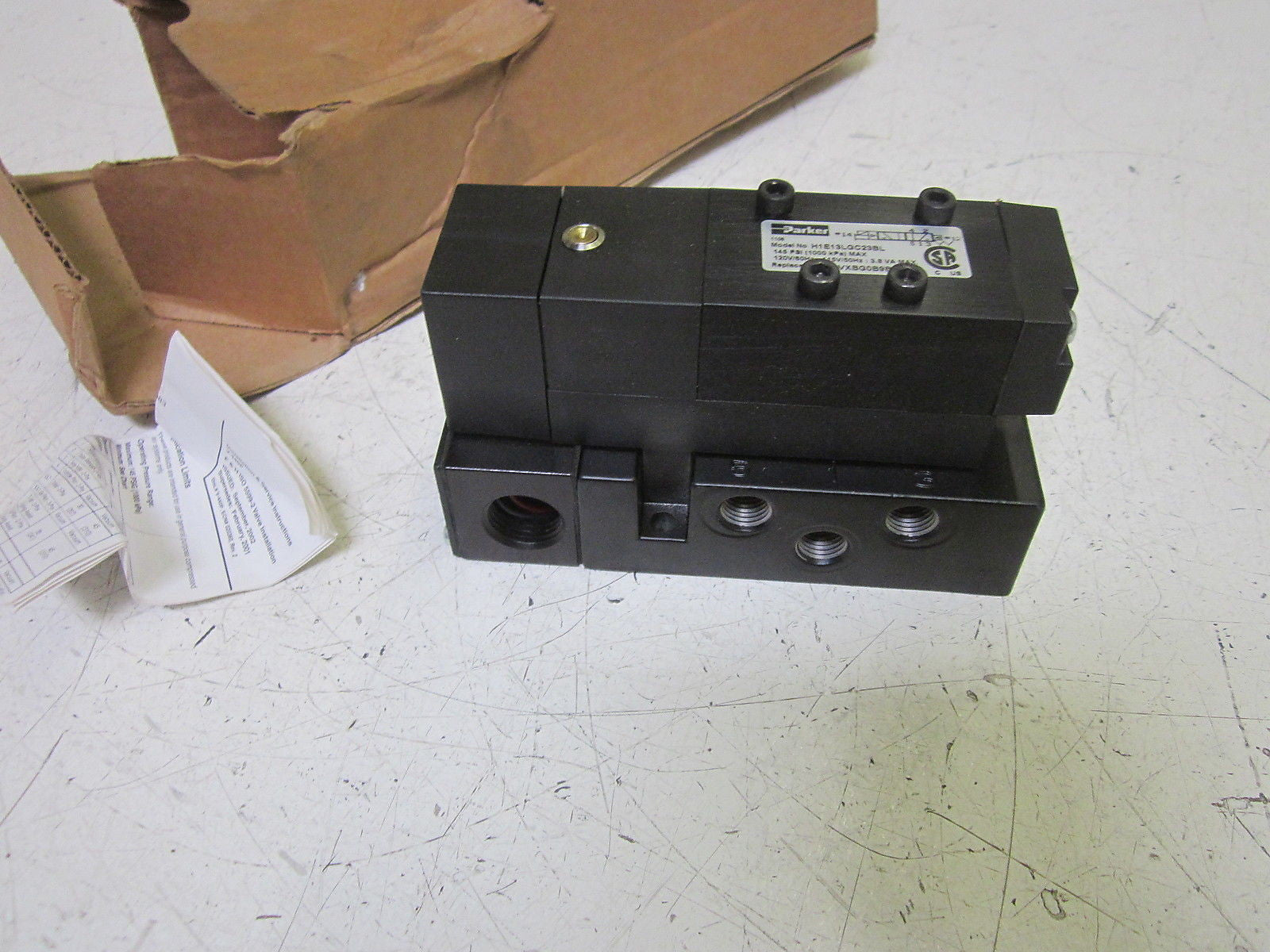PARKER H1E13LGC23BL SOLENOID VALVE 2-WAY W/ BASE 120V *NEW IN BOX*