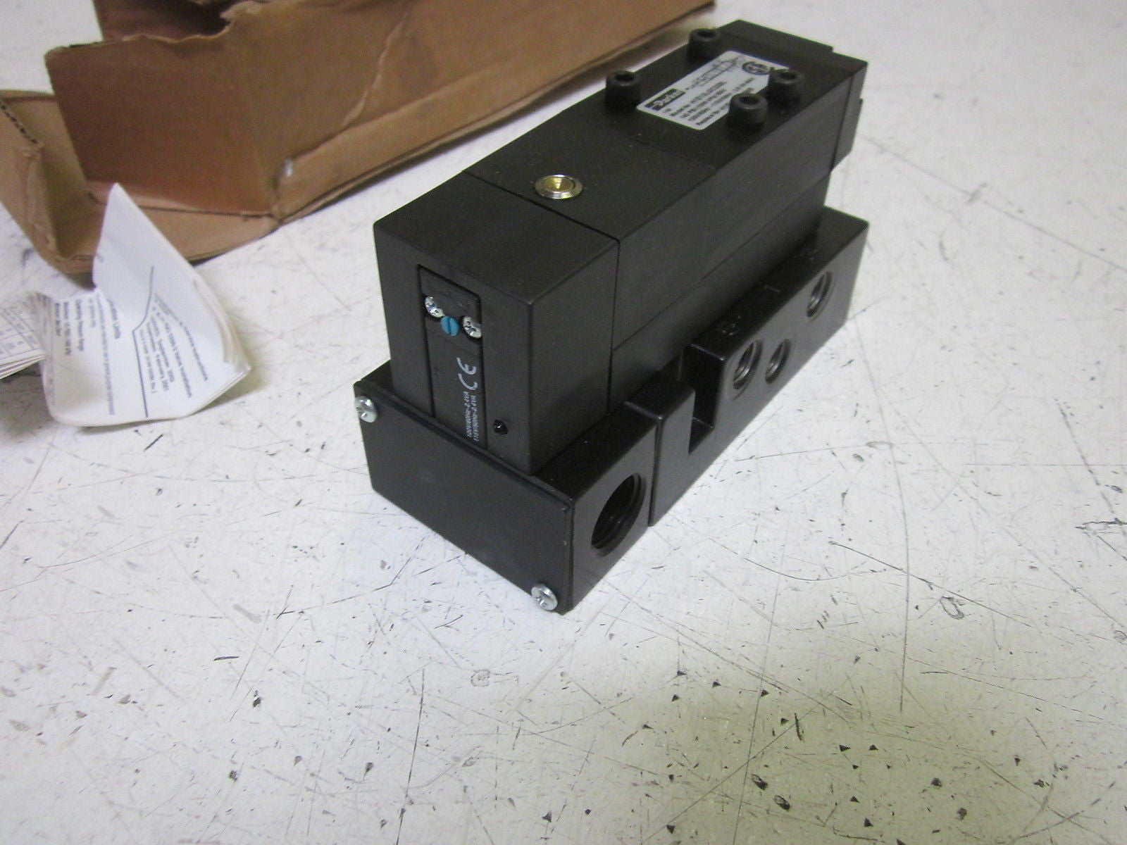 PARKER H1E13LGC23BL SOLENOID VALVE 2-WAY W/ BASE 120V *NEW IN BOX*