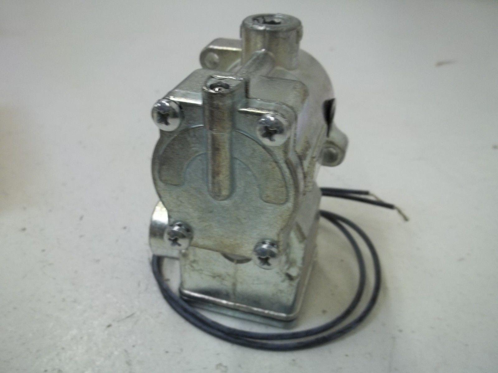 PARKER K065403542 3NOX JIC 0-140 24/60 *NEW IN BOX*