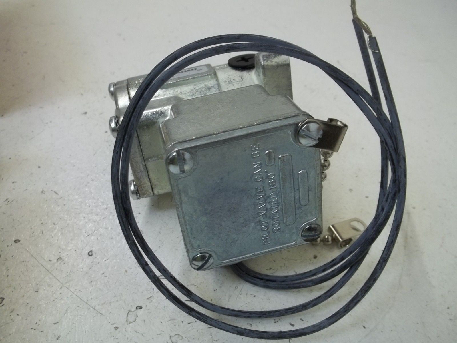 PARKER K065403542 3NOX JIC 0-140 24/60 *NEW IN BOX*