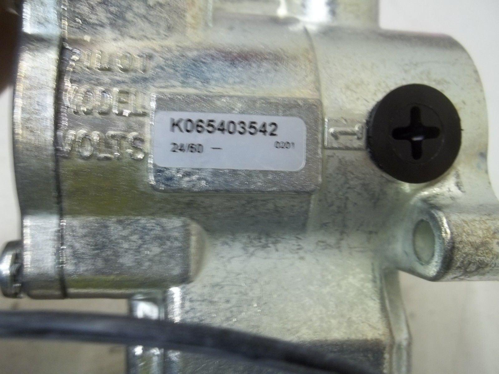PARKER K065403542 3NOX JIC 0-140 24/60 *NEW IN BOX*