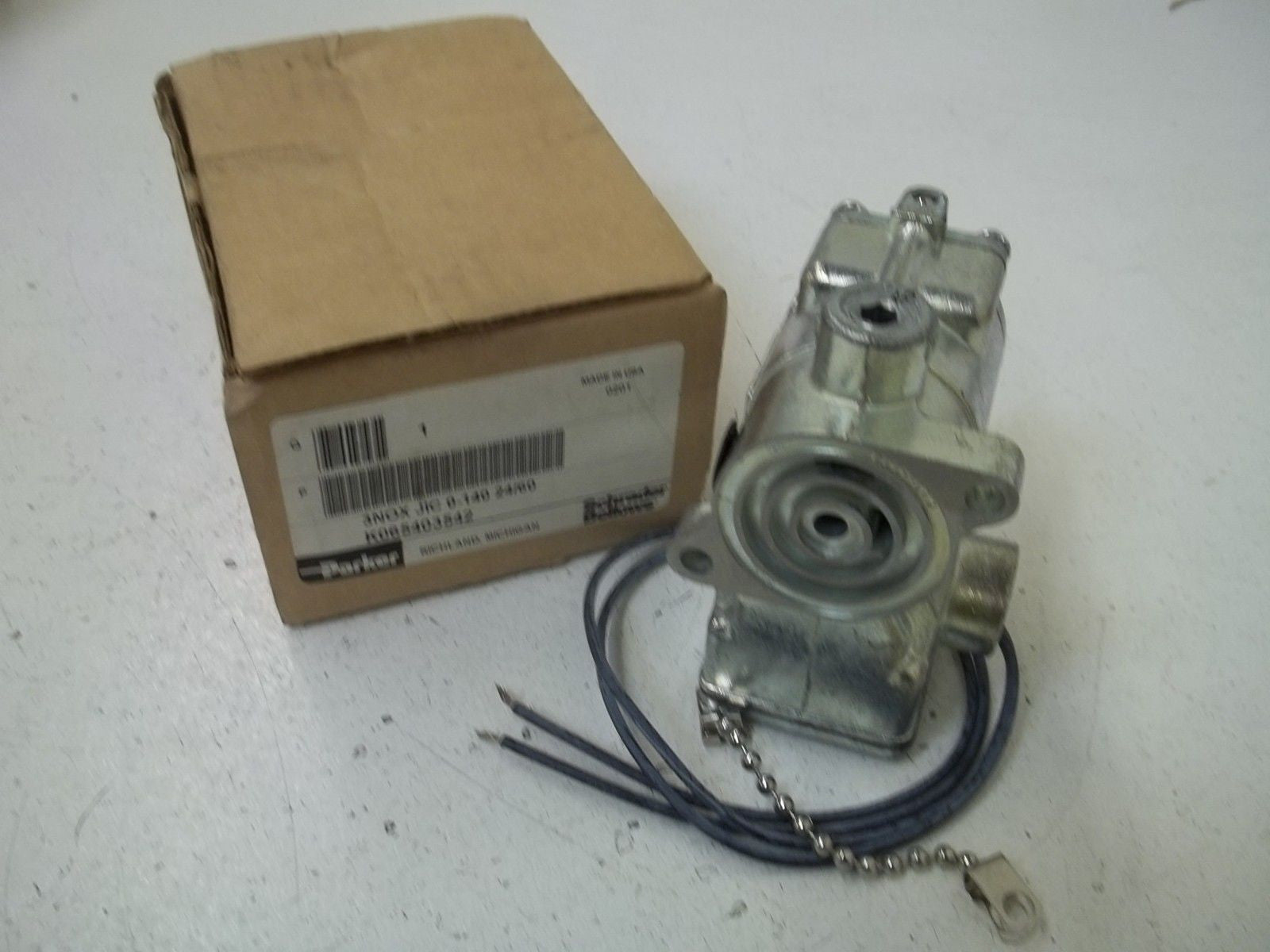 PARKER K065403542 3NOX JIC 0-140 24/60 *NEW IN BOX*