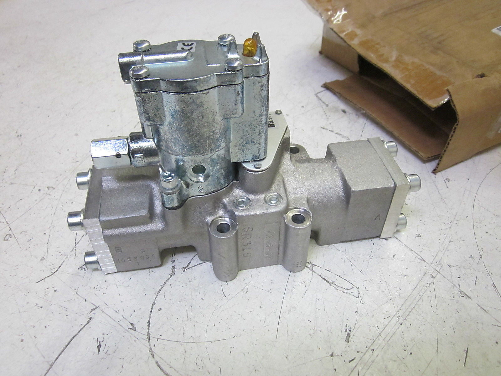 PARKER L5455810253 VALVE 120V*NEW IN BOX*