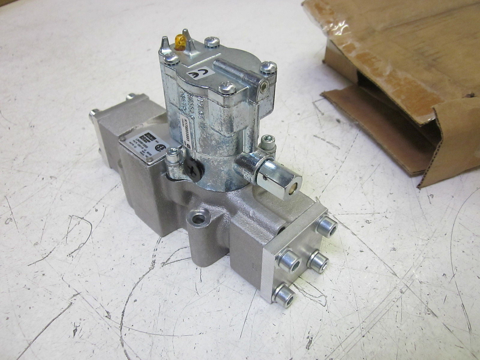 PARKER L5455810253 VALVE 120V*NEW IN BOX*
