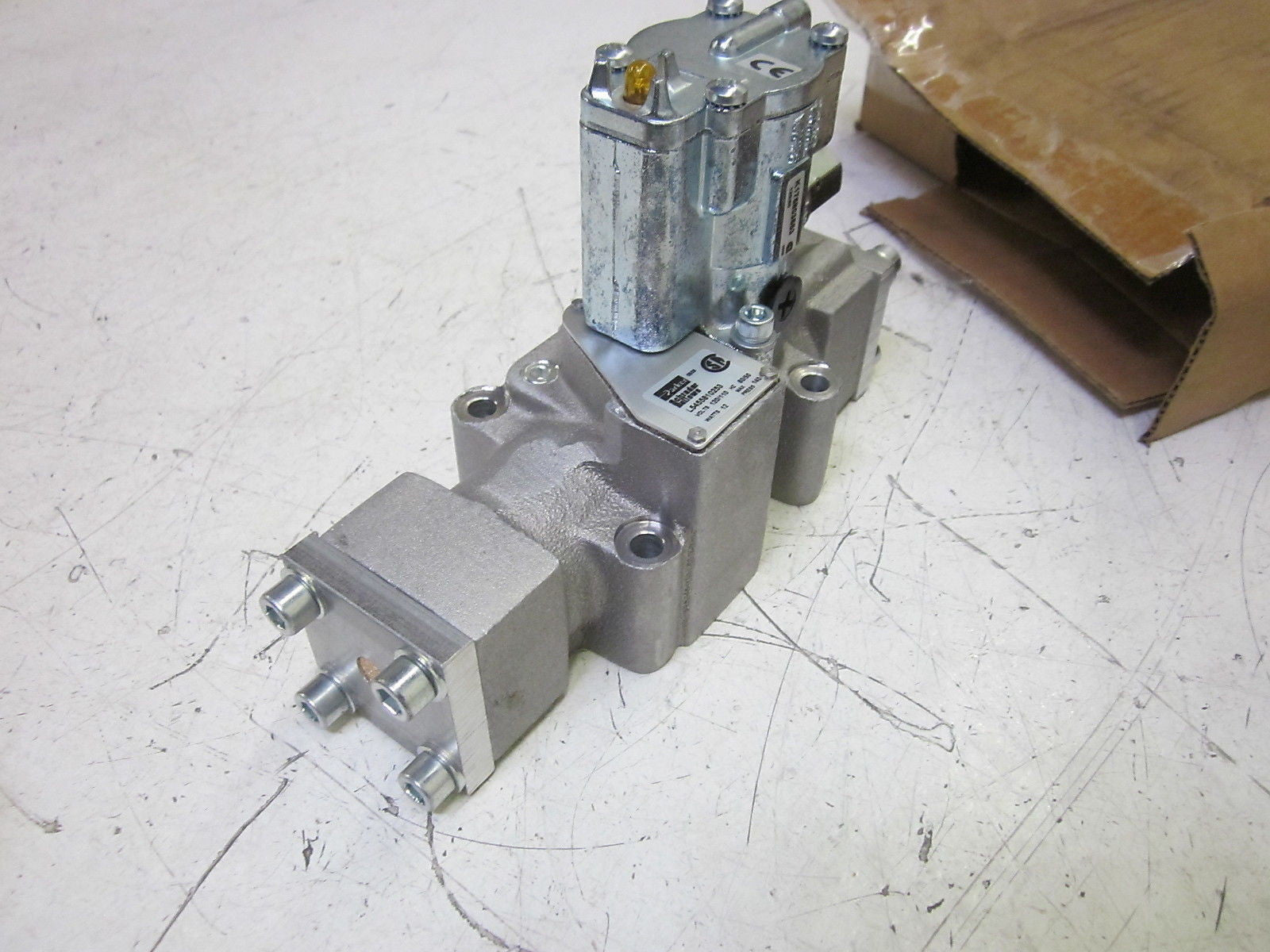 PARKER L5455810253 VALVE 120V*NEW IN BOX*