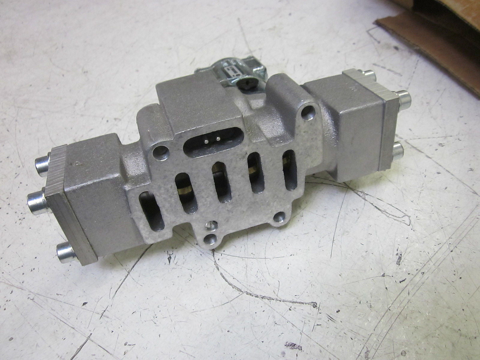 PARKER L5455810253 VALVE 120V*NEW IN BOX*