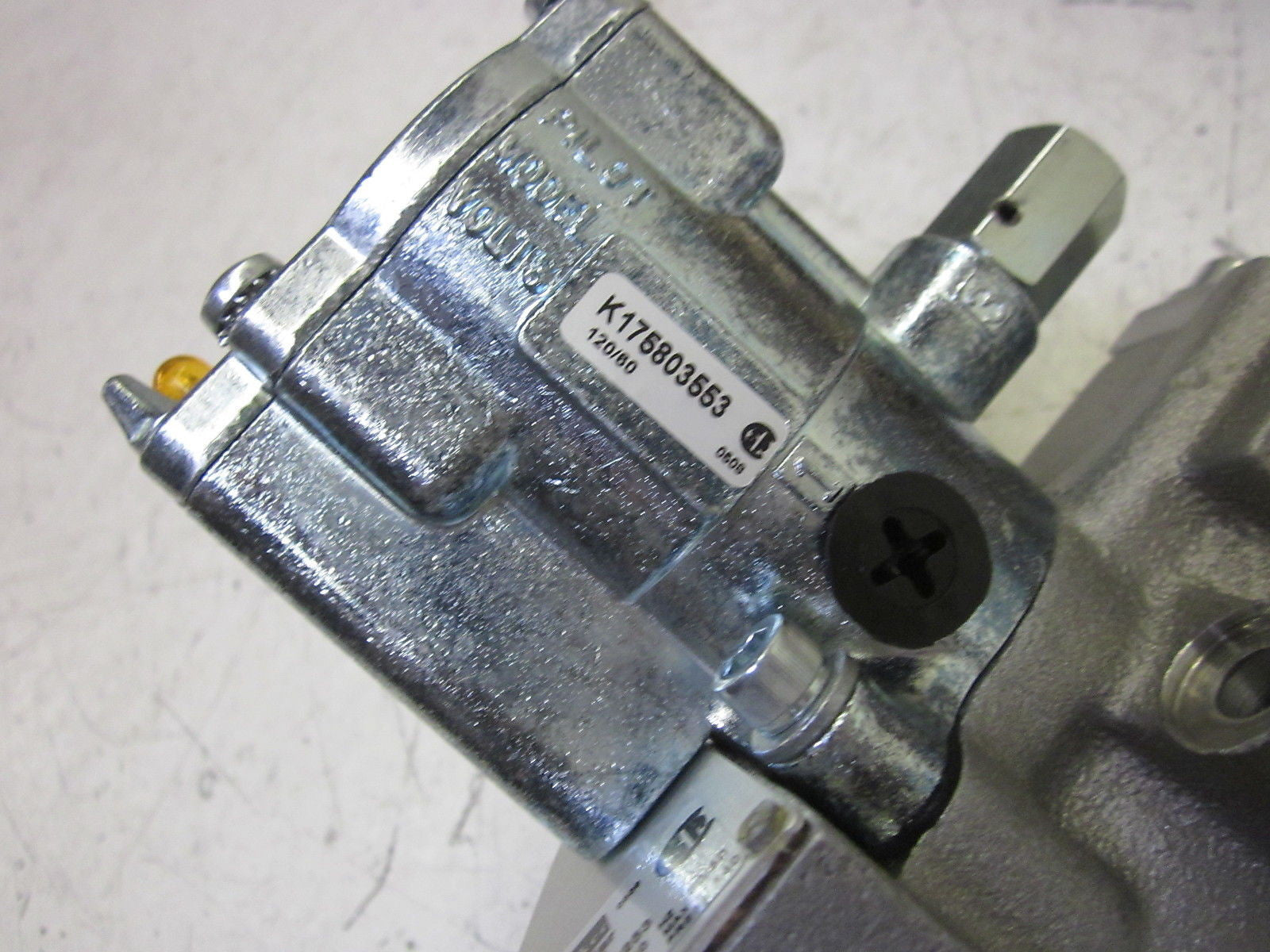 PARKER L5455810253 VALVE 120V*NEW IN BOX*