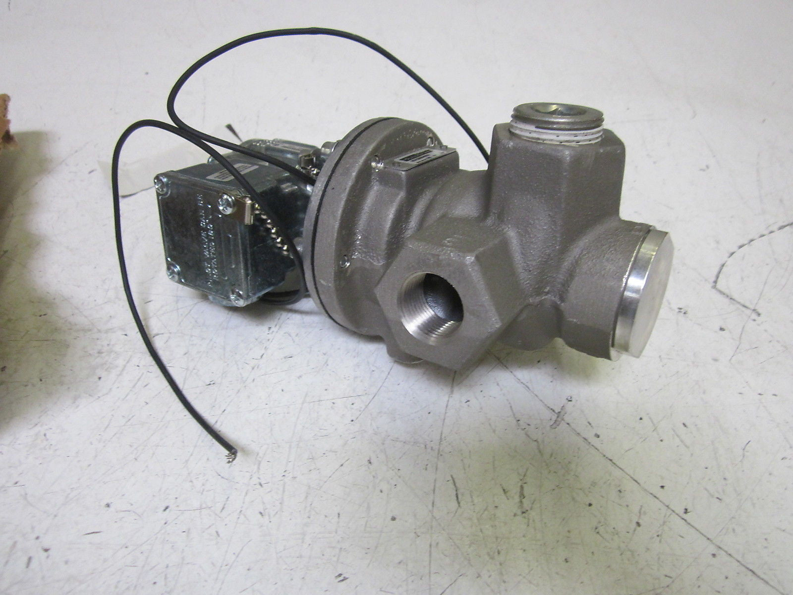 PARKER N3156904553 INLINE VALVE 140PSI *NEW IN BOX*
