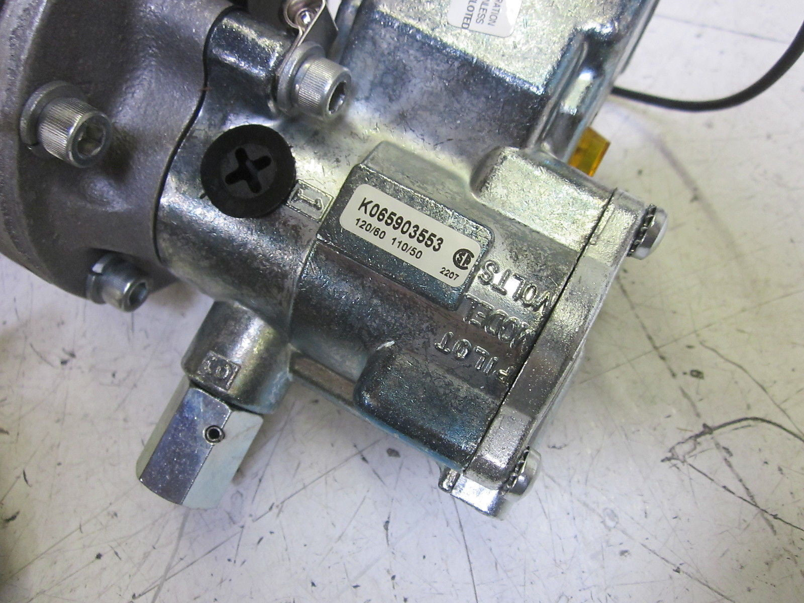 PARKER N3156904553 INLINE VALVE 140PSI *NEW IN BOX*