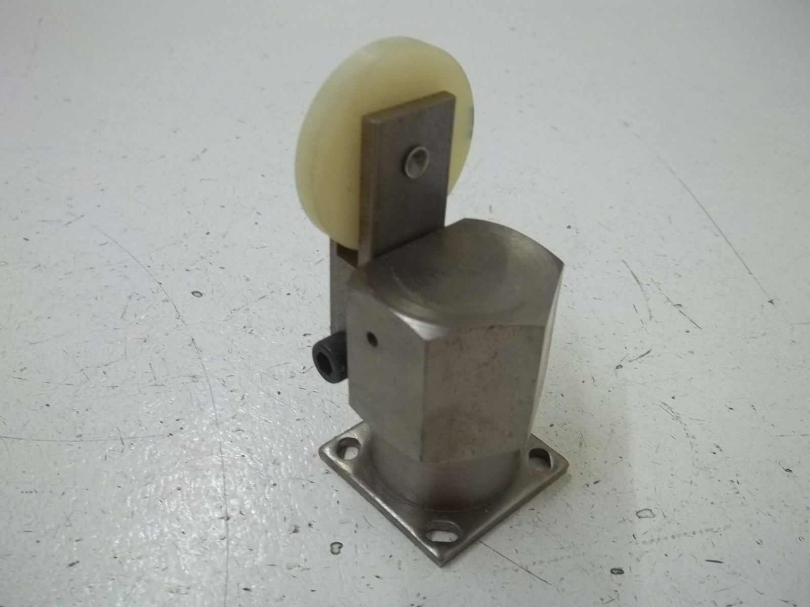 PARKER PL4009D BI DIRECTIONAL ROLLER CAM HEAD *USED*