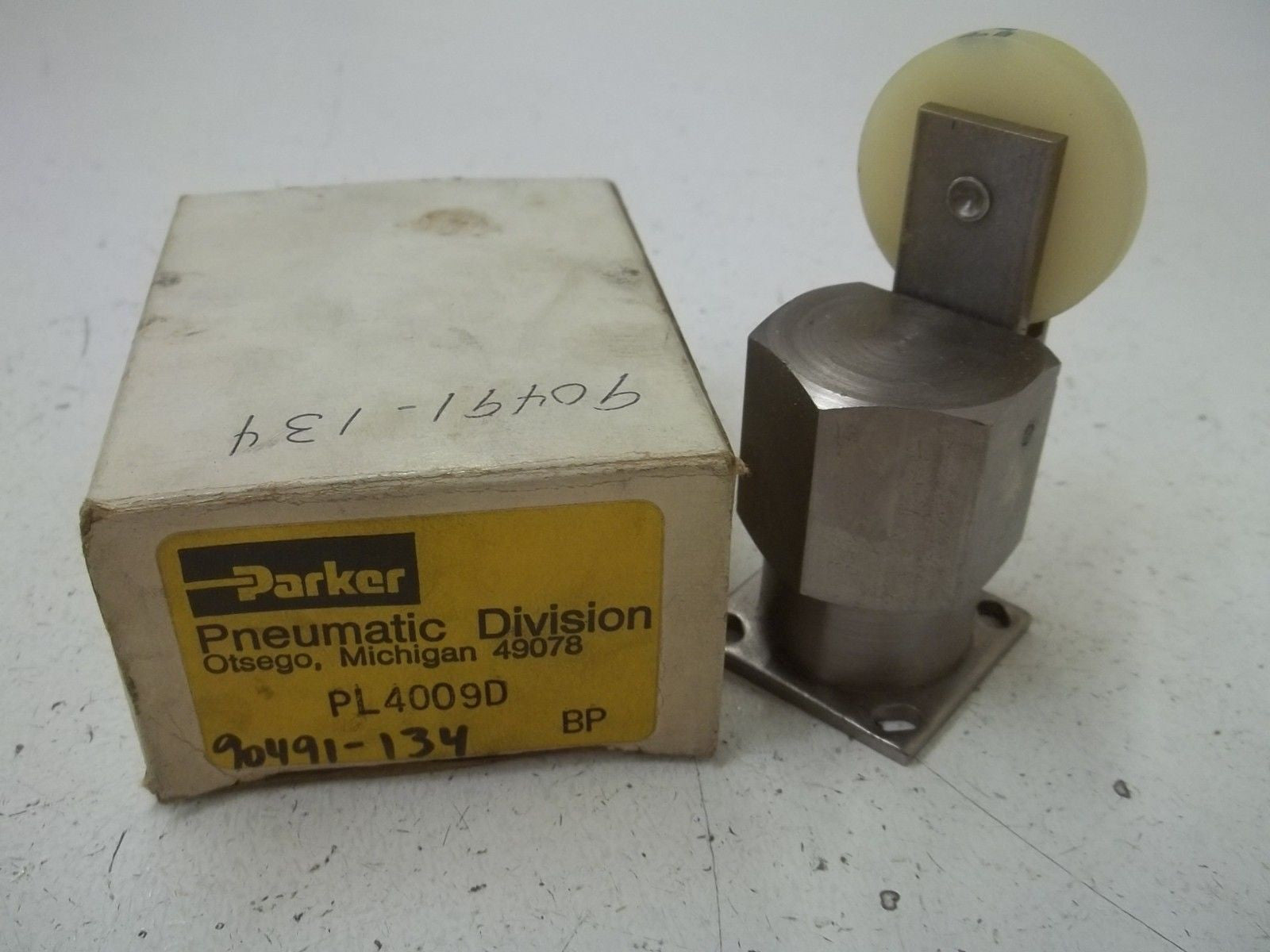PARKER PL4009D BI DIRECTIONAL ROLLER CAM HEAD *USED*