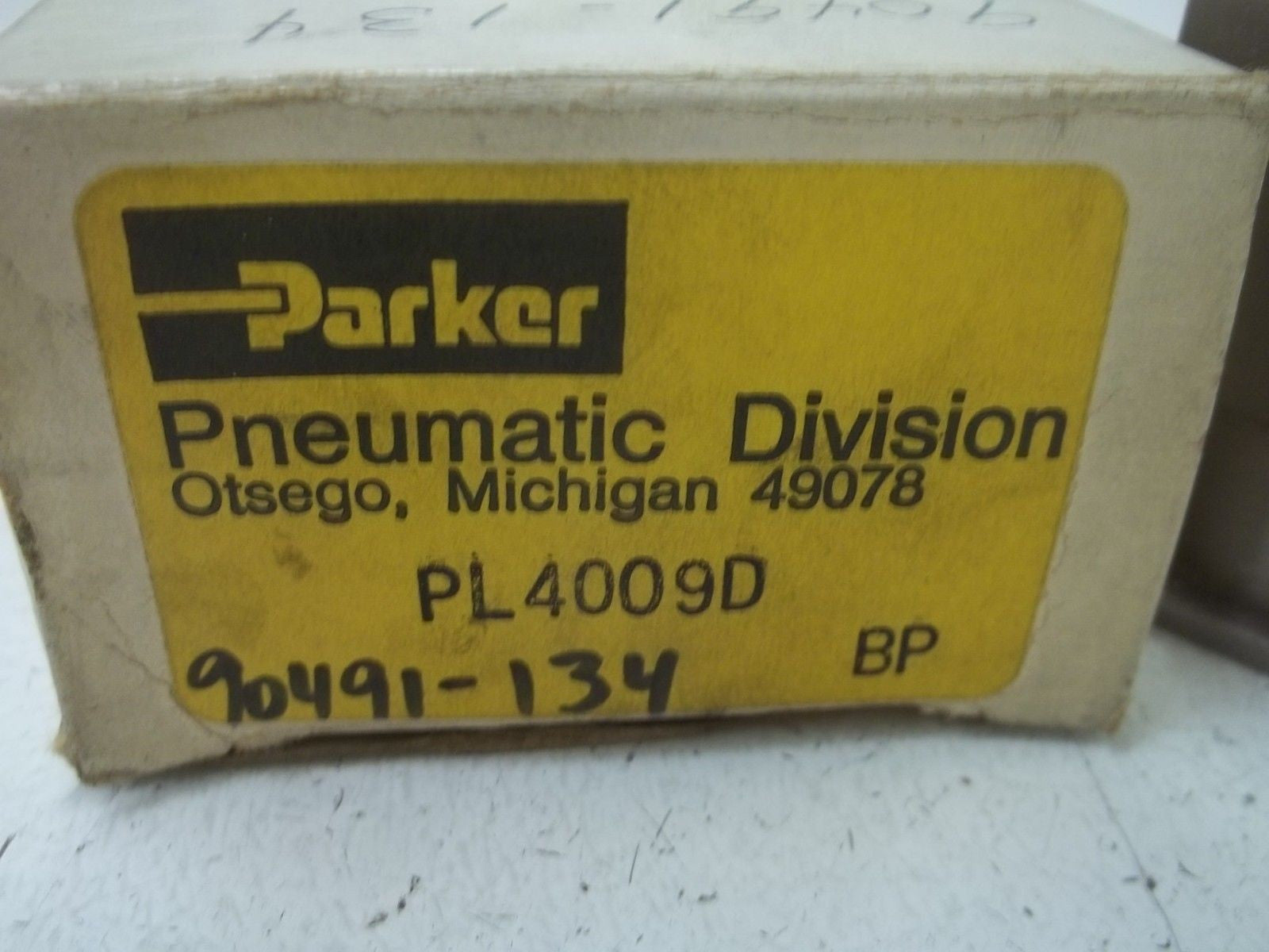 PARKER PL4009D BI DIRECTIONAL ROLLER CAM HEAD *USED*