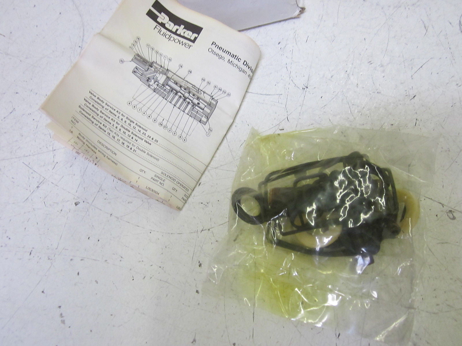 PARKER PS1202 SOLENOID VALVE REPAIR KIT  *NEW IN BOX*