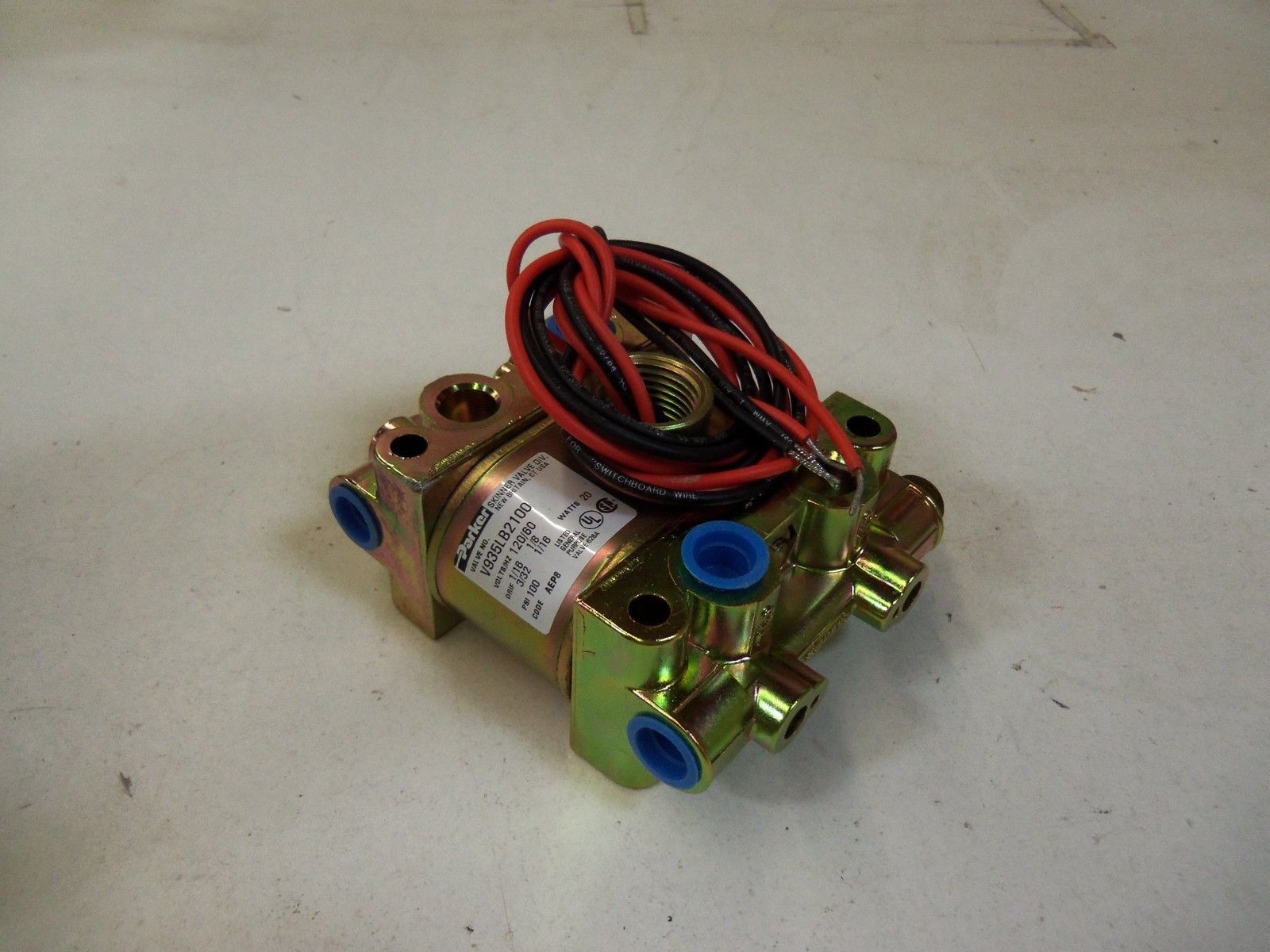PARKER SKINNER VALVE SOLENOID VALVES V935LB2100AB6A0Z *NEW IN BOX*