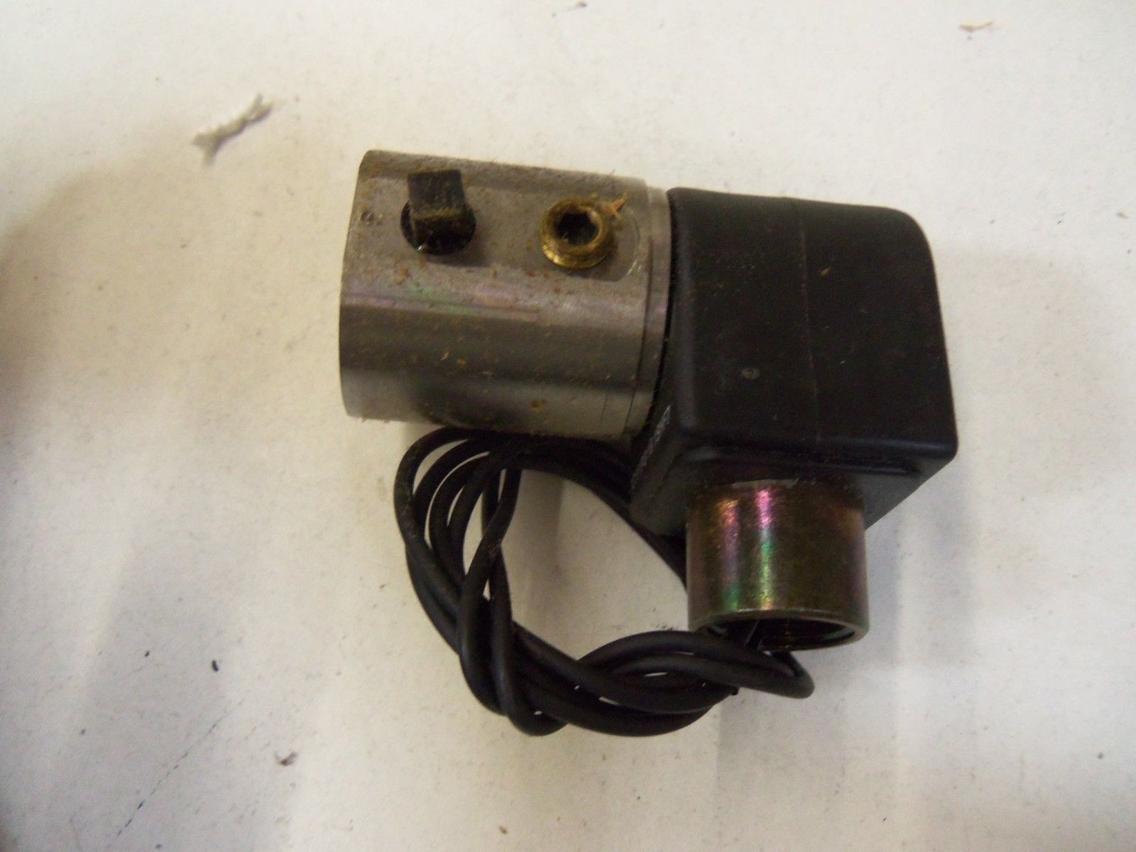 PARKER SKINNER VALVE SOLENOID VALVES 71221SN1MM00N0C111P3 *NEW IN BOX*