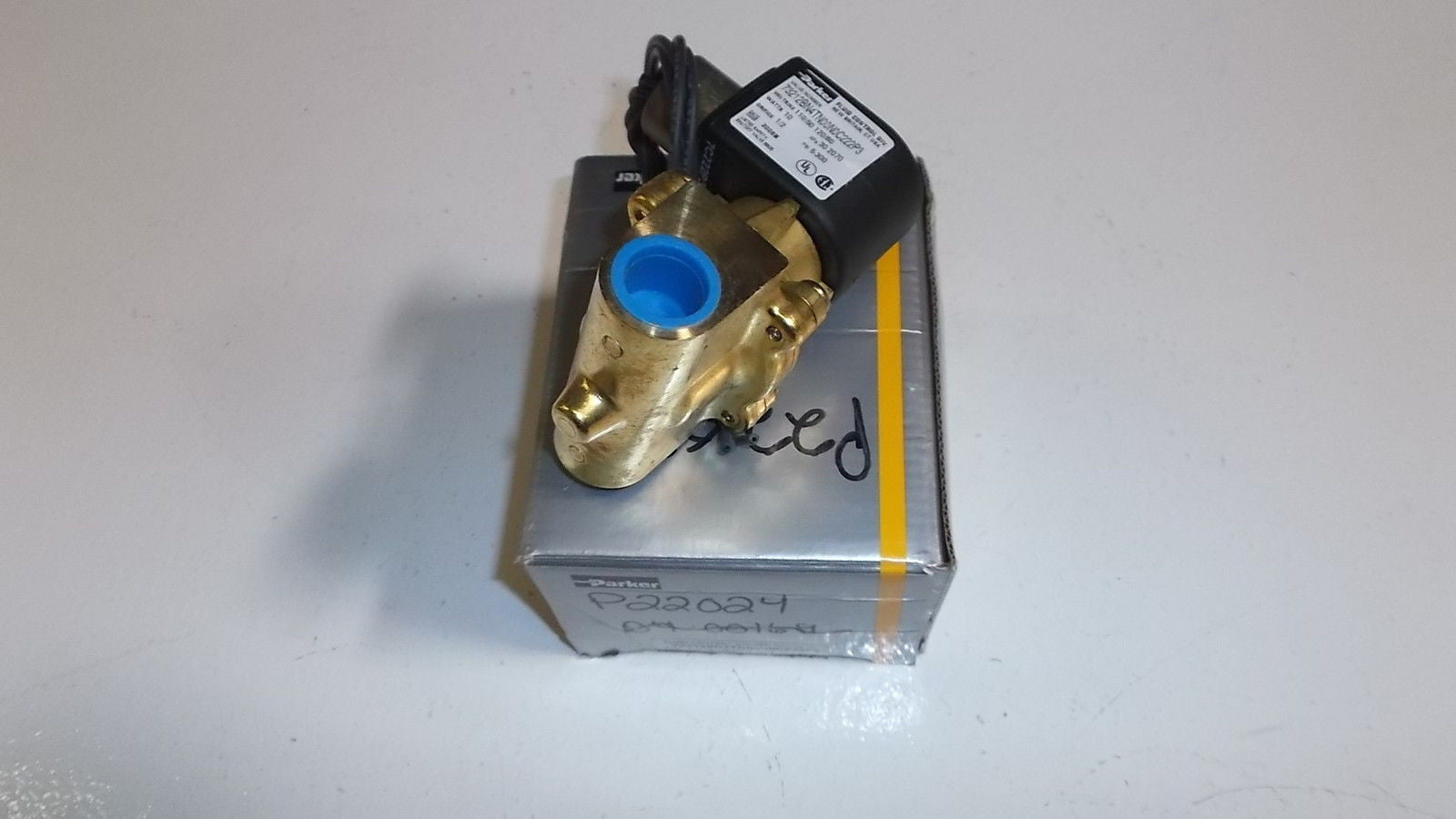 PARKER SOLENOID VALVE 73212BN4TN00N0C222P3 *NEW IN BOX*
