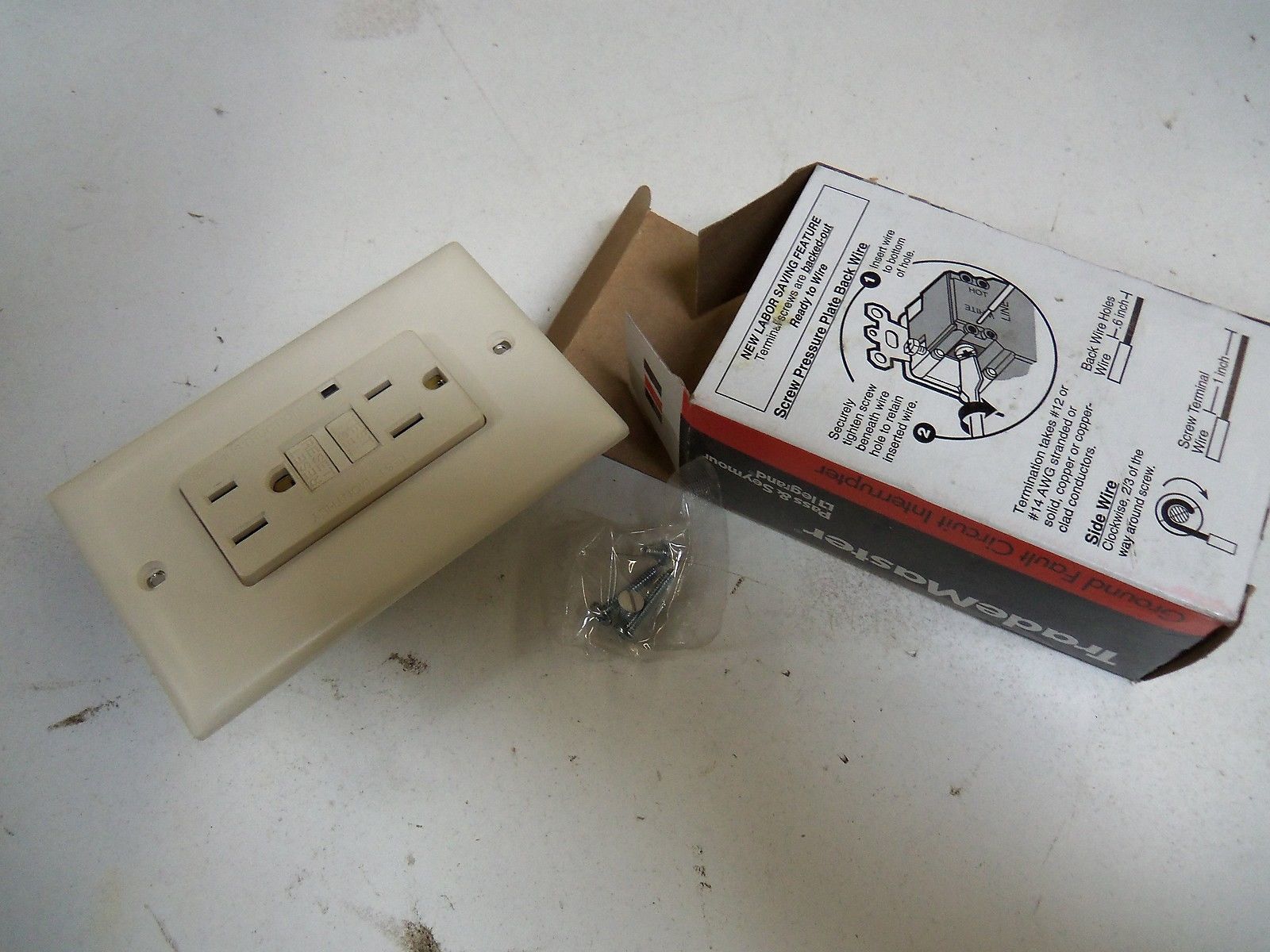 PASS & SEYMOUR 1591-LA *NEW IN BOX*