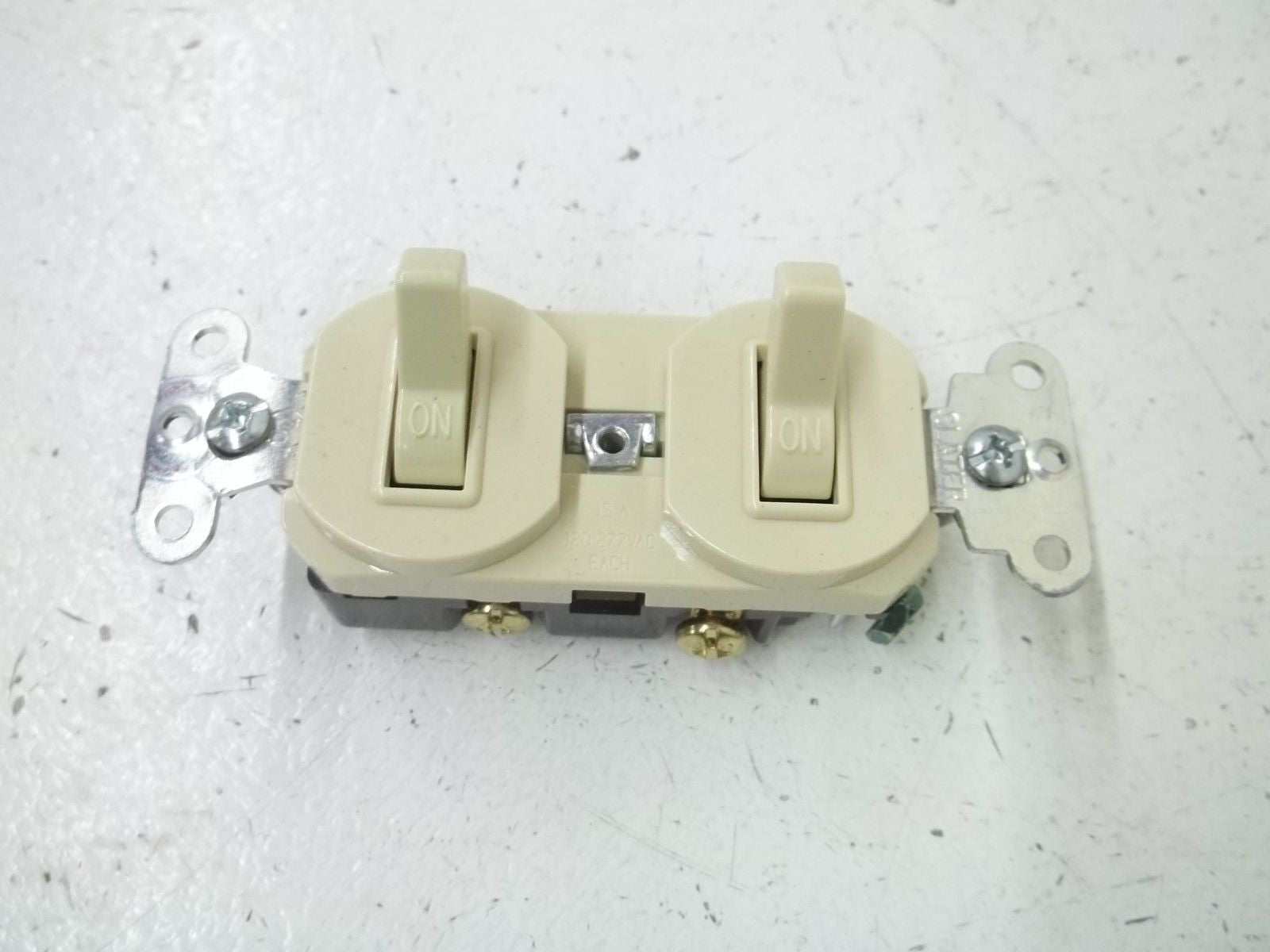PASS & SEYMOUR 690-IG COMBINATION DEVICE *NEW IN BOX*