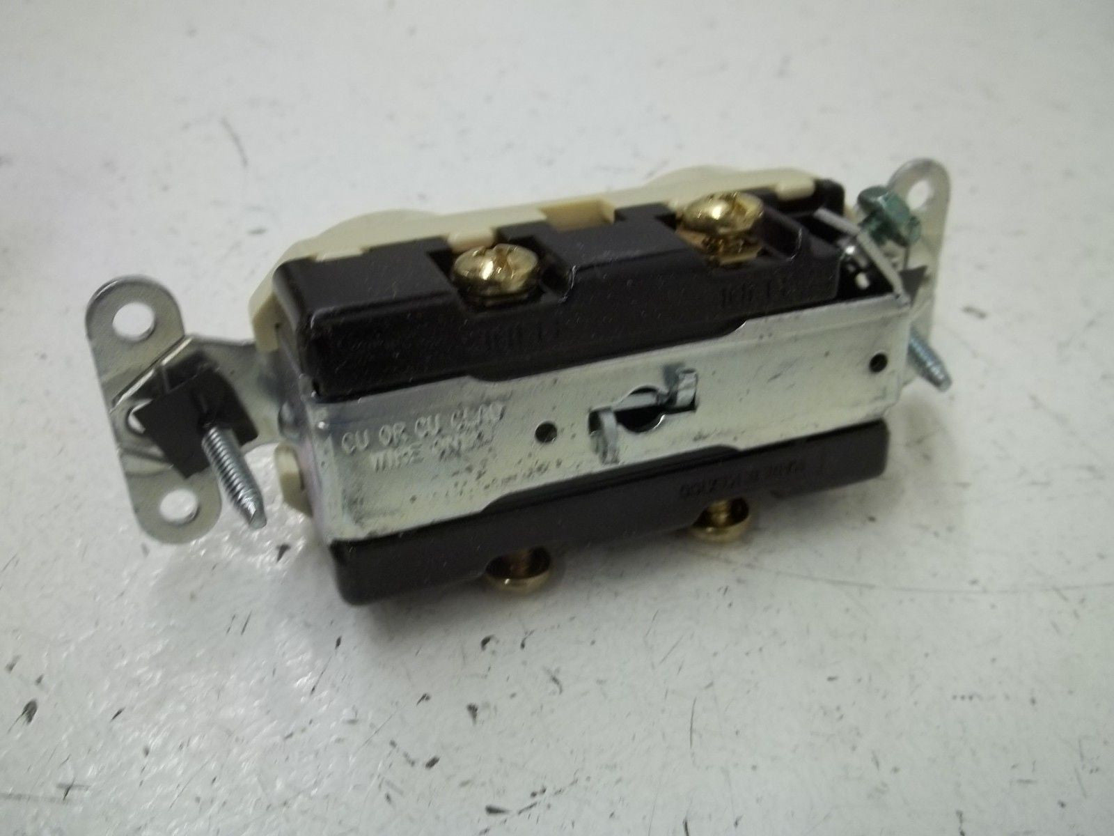 PASS & SEYMOUR 690-IG COMBINATION DEVICE *NEW IN BOX*
