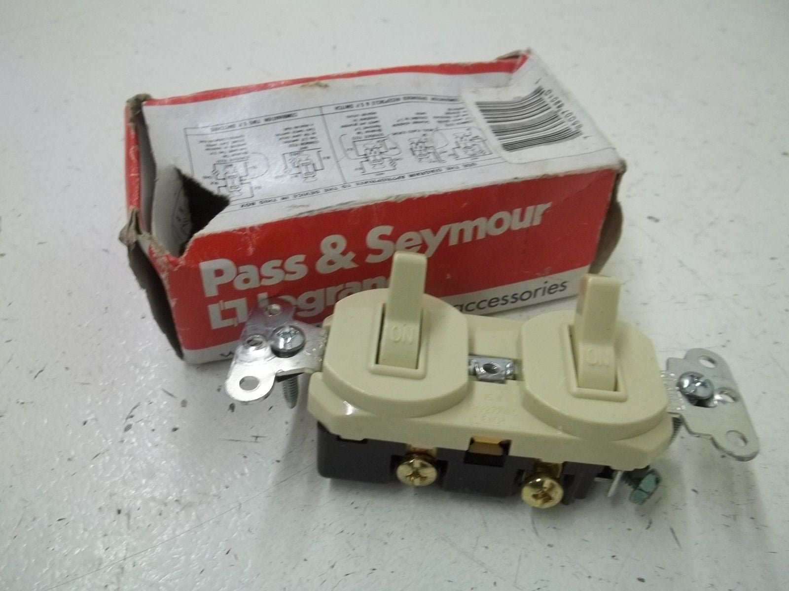 PASS & SEYMOUR 690-IG COMBINATION DEVICE *NEW IN BOX*