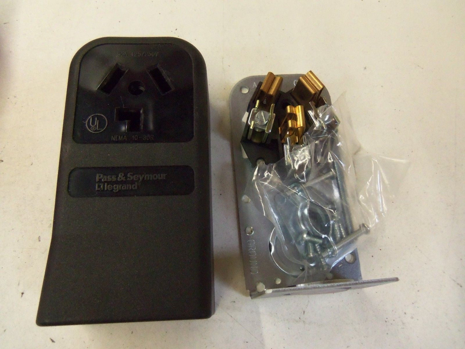 PASS & SEYMOUR LEGRAND 388CC6 *NEW IN BOX*
