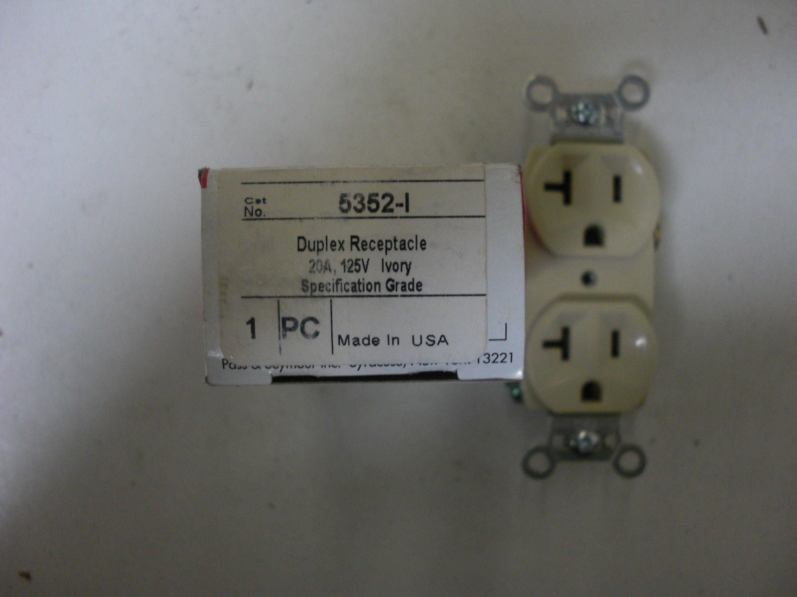 PASS & SEYMOUR LEGRAND 5352-I *NEW IN THE BOX*