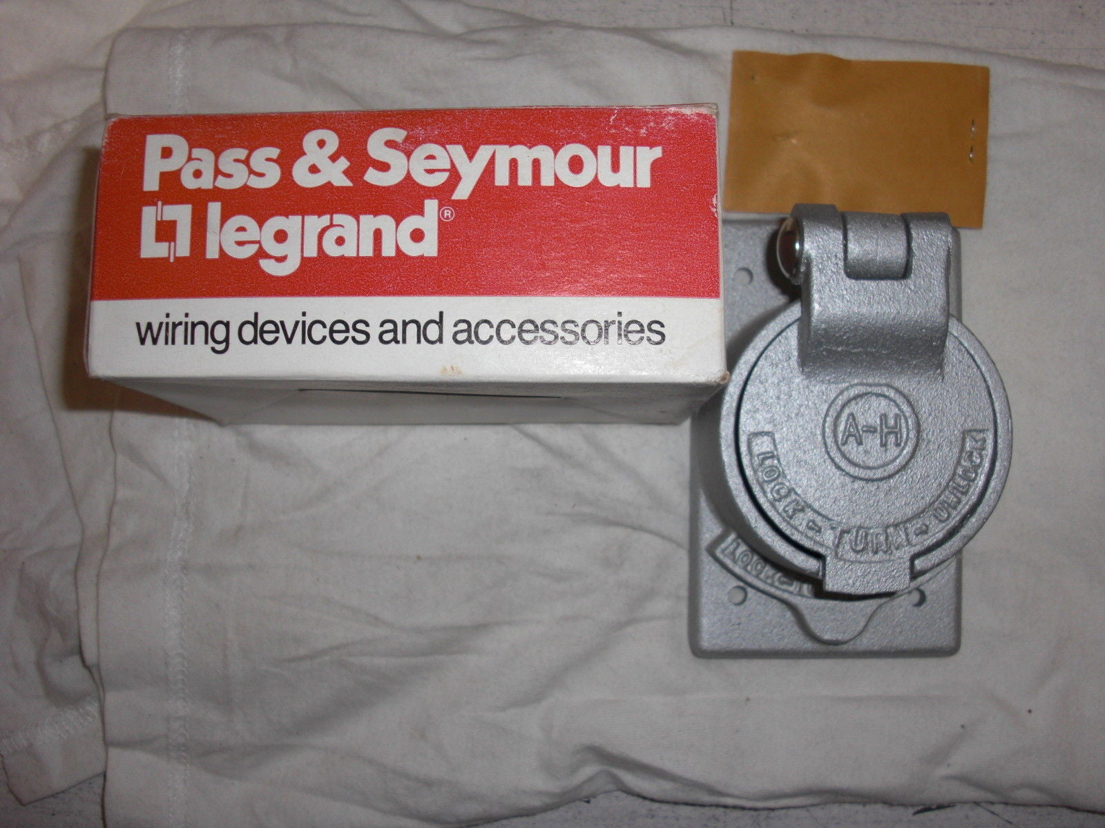 PASS & SEYMOUR LEGRAND 7382 *NEW*