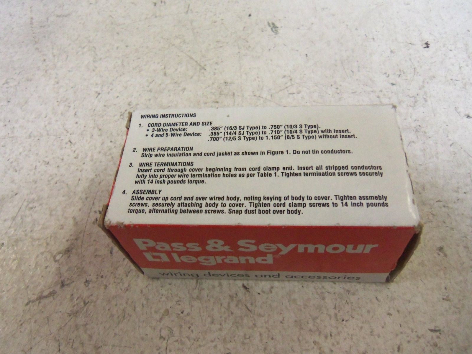 PASS & SEYMOUR TURNLOK IGL520-P PLUG *NEW IN BOX*