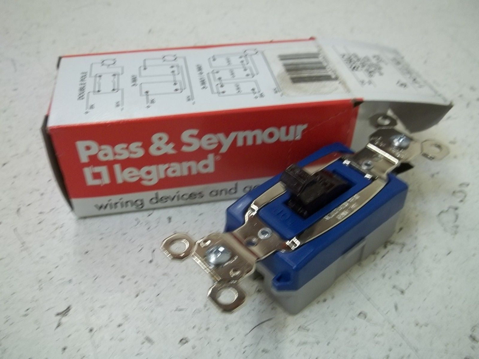 PASS & SEYMOUR PS15AC1 SINGLE POLE SWITCH *NEW IN BOX*