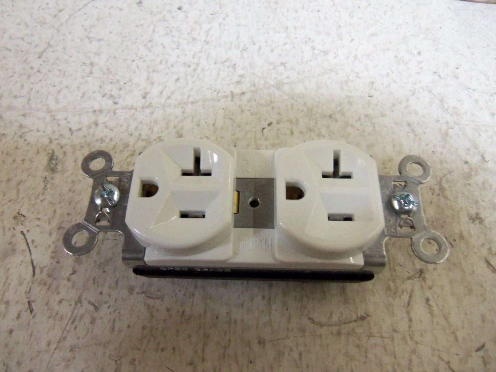 PASS & SEYMOUR PT5362-W DUPLEX RECEPTACLE *NEW IN BOX*
