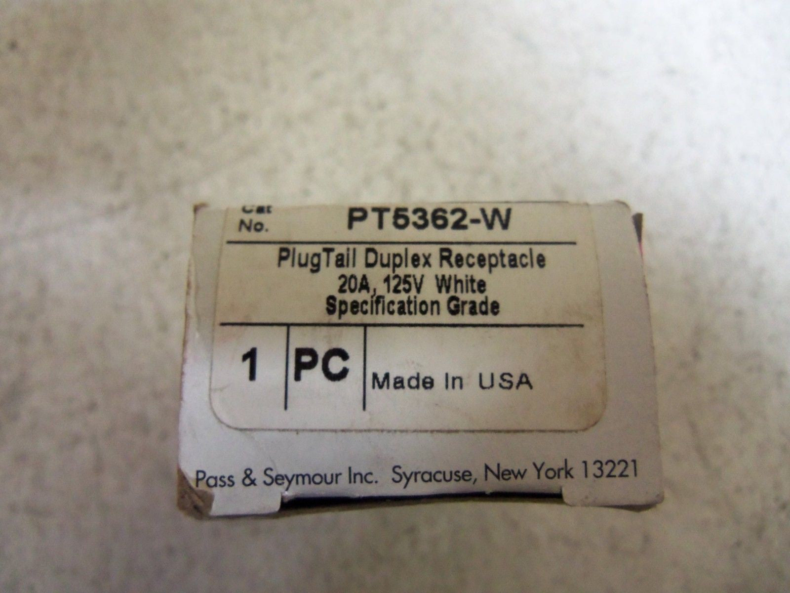 PASS & SEYMOUR PT5362-W DUPLEX RECEPTACLE *NEW IN BOX*