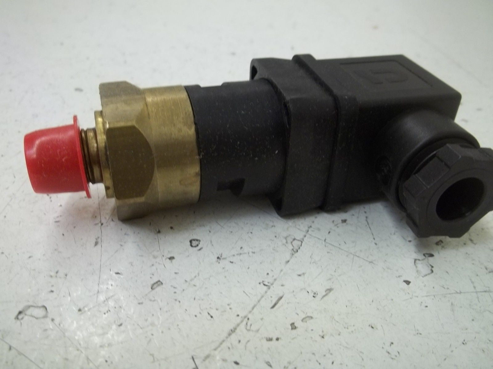 PDI VDMF-2-4M-C-CH VACUUM SWITCH *NEW IN BOX*