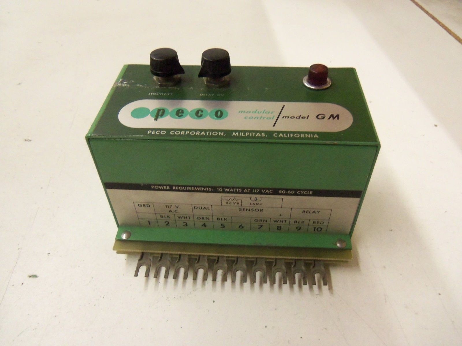 PECO MODULAR CONTROL MODEL GM C-3004-101 *USED*