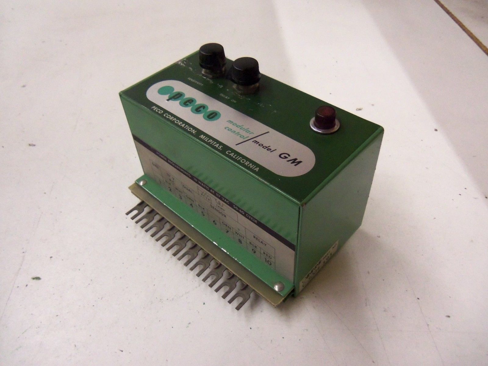 PECO MODULAR CONTROL MODEL GM C-3004-101 *USED*
