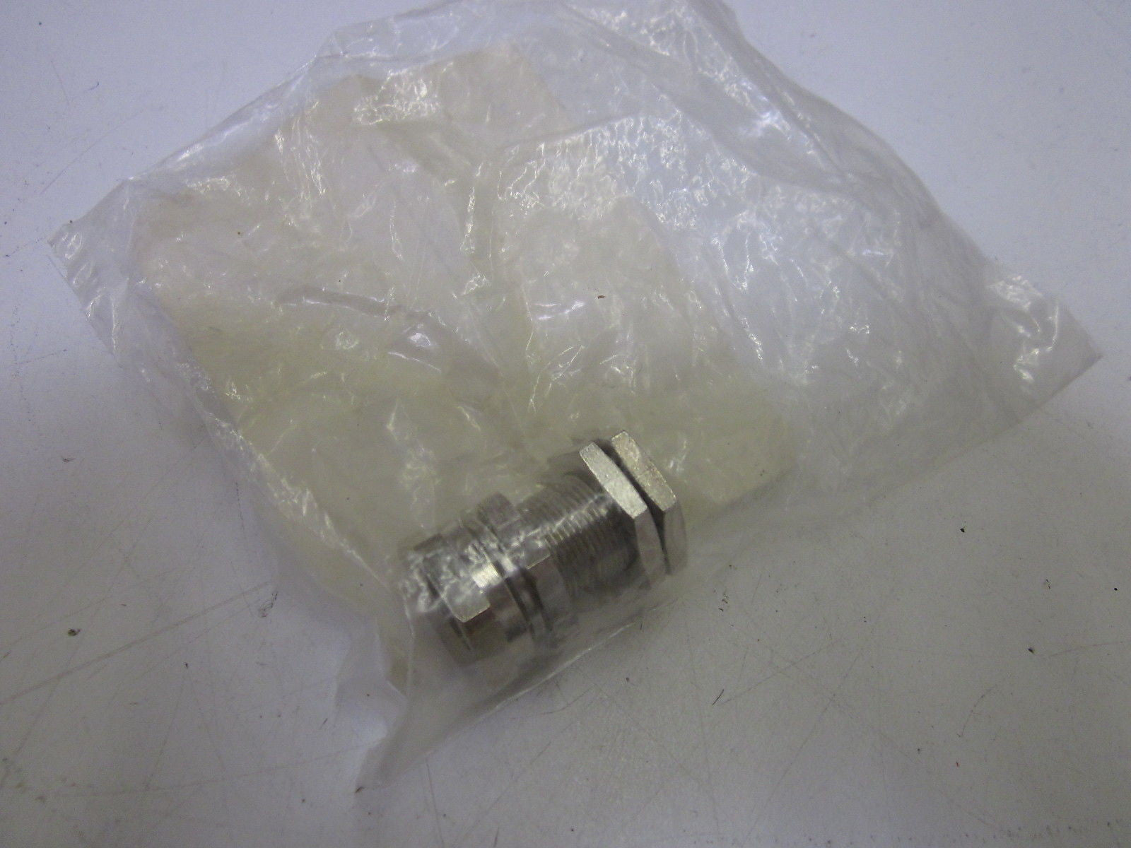 PEPPERL+FUCHS 004105 *NEW IN FACTORY BAG*