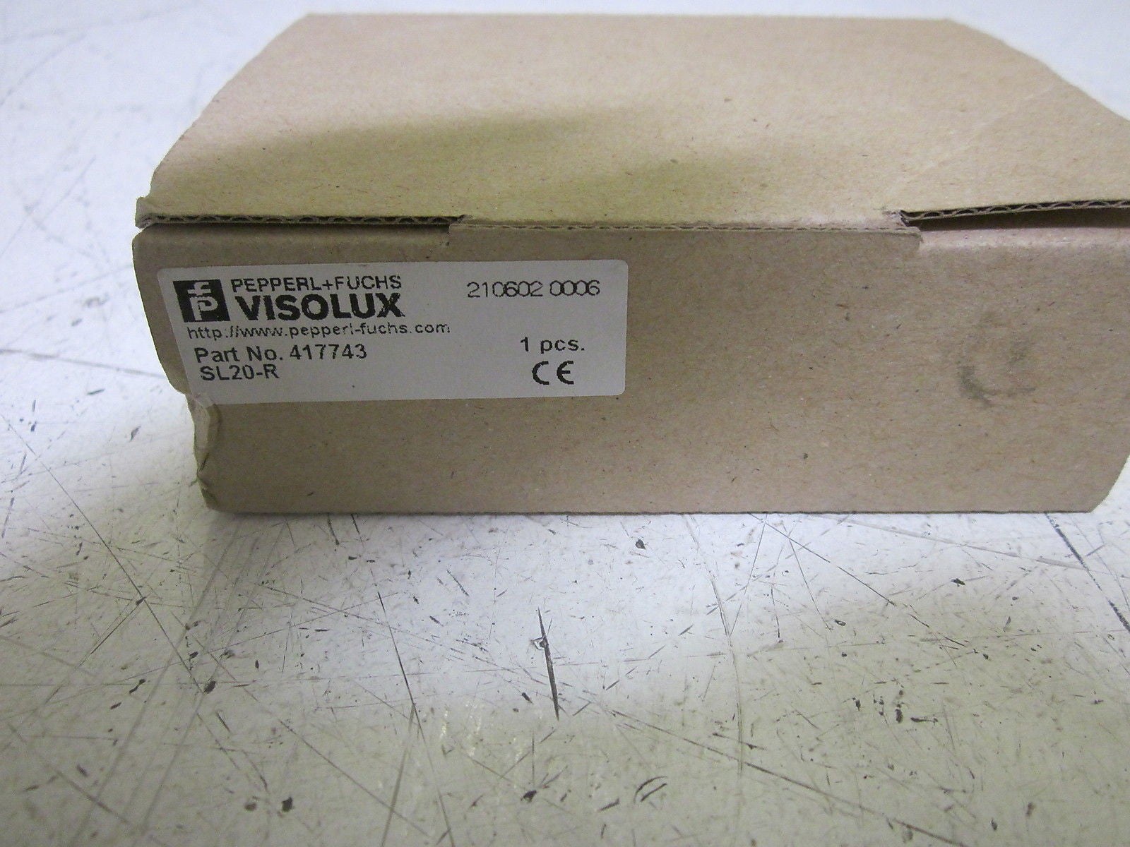 PEPPERL+FUCHS 417743 PHOTOELECTRIC SAFETY VISOLUX SENSOR *USED*