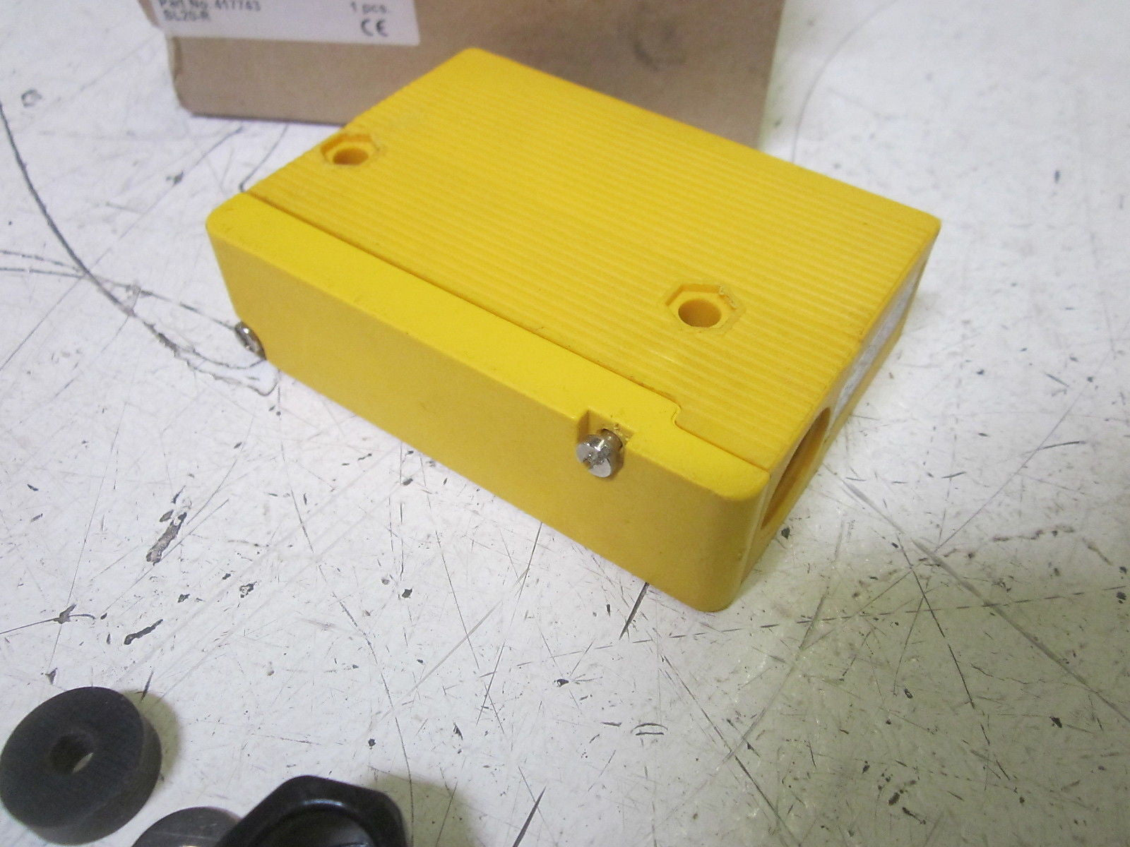 PEPPERL+FUCHS 417743 PHOTOELECTRIC SAFETY VISOLUX SENSOR *USED*